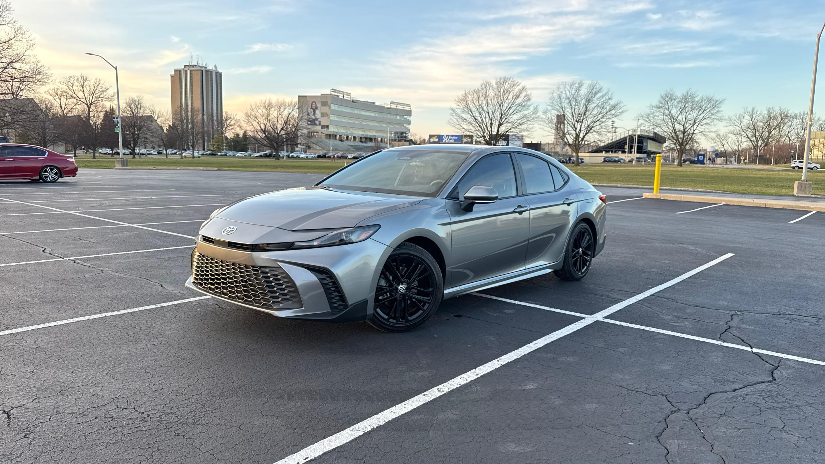Toyota Camry Hybrid 2026 in Toledo, OH