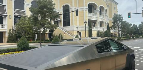 Tesla Cybertruck 2025