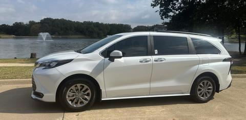 Toyota Sienna 2025