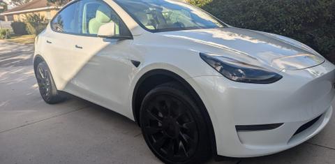 Tesla Model Y 2025