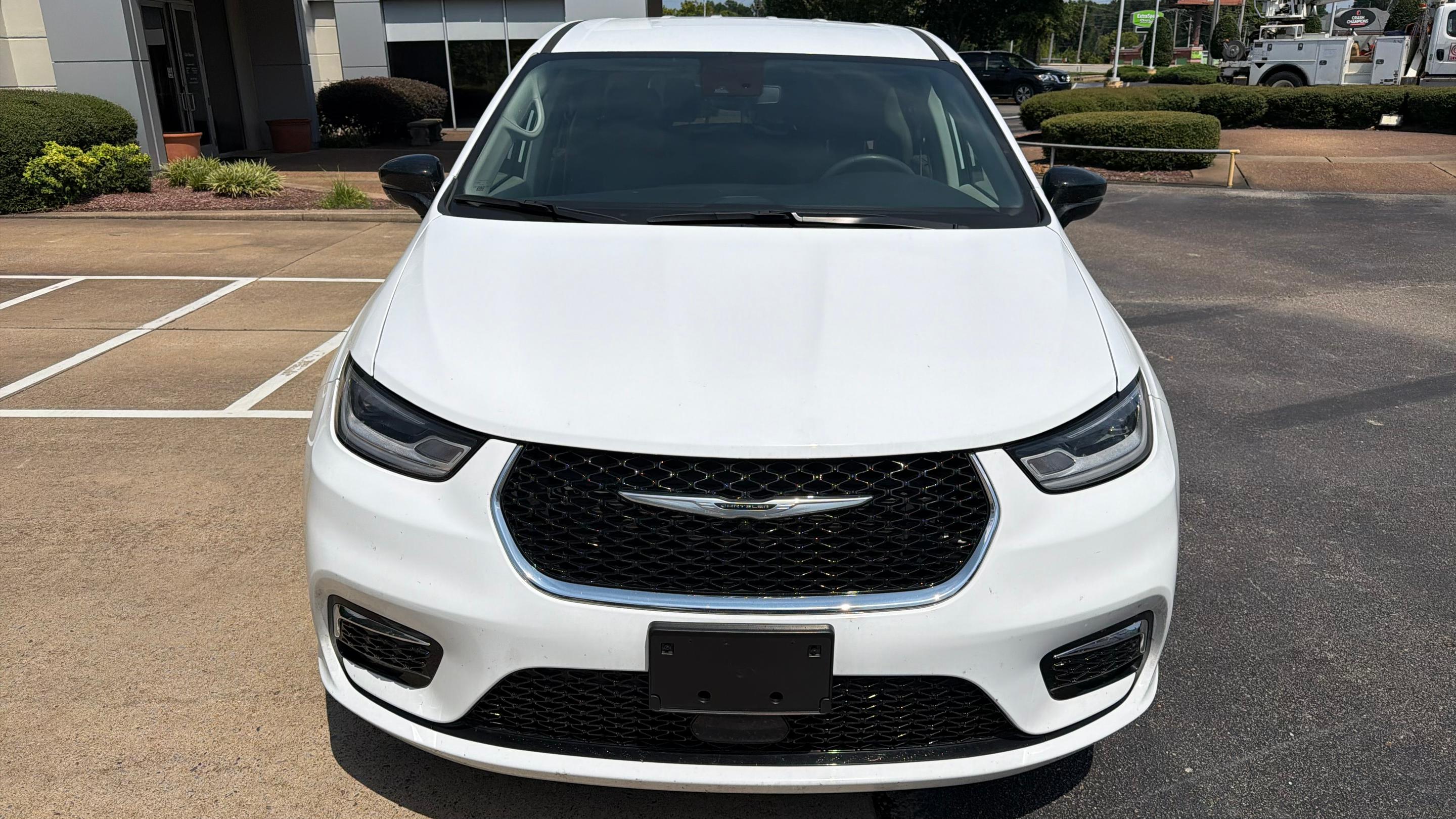 Chrysler Pacifica 2024 in Memphis, TN