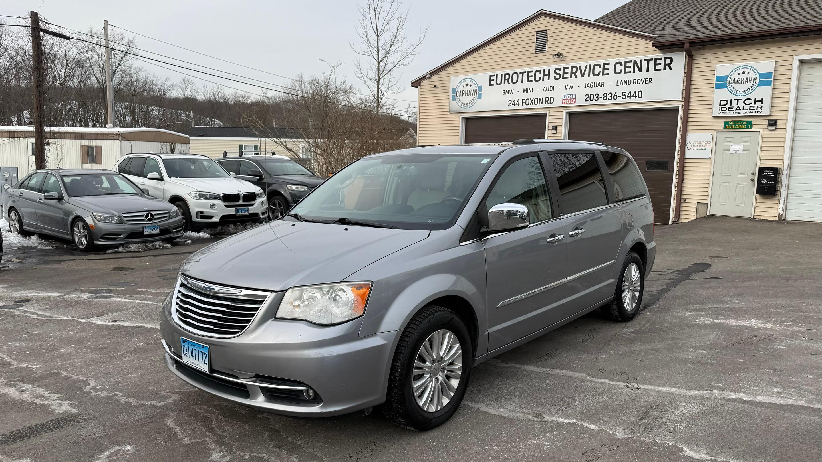 Chrysler Town & Country 2014 in North Branford, CT