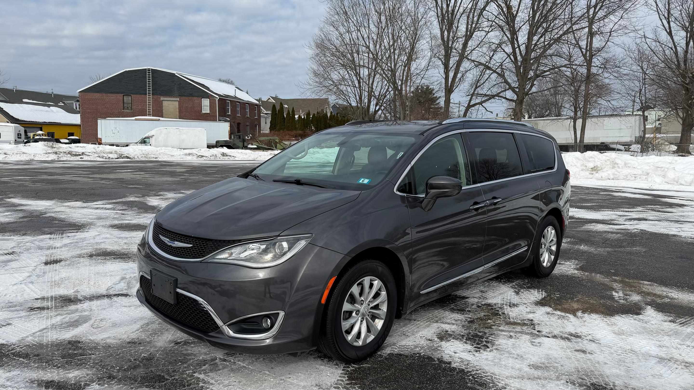Chrysler Pacifica 2018 in Nashua, NH