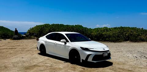 Toyota Camry Hybrid 2025