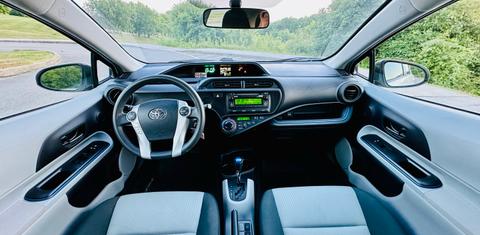 Toyota Prius c 2013
