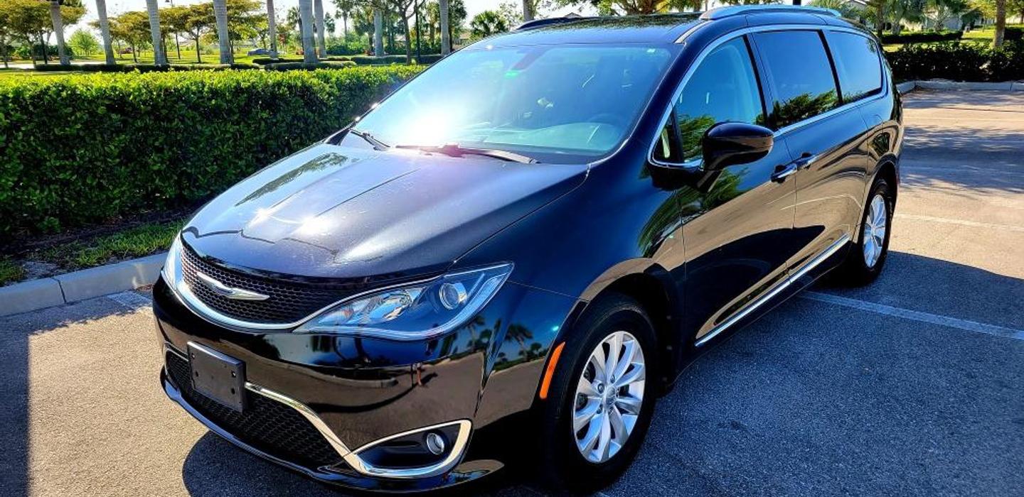Chrysler Pacifica 2018 rental in Miromar Lakes, FL by Sharon D. Turo