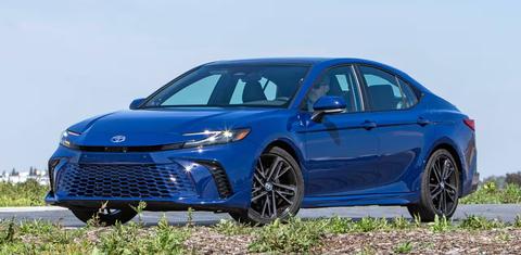 Toyota Camry Hybrid 2026