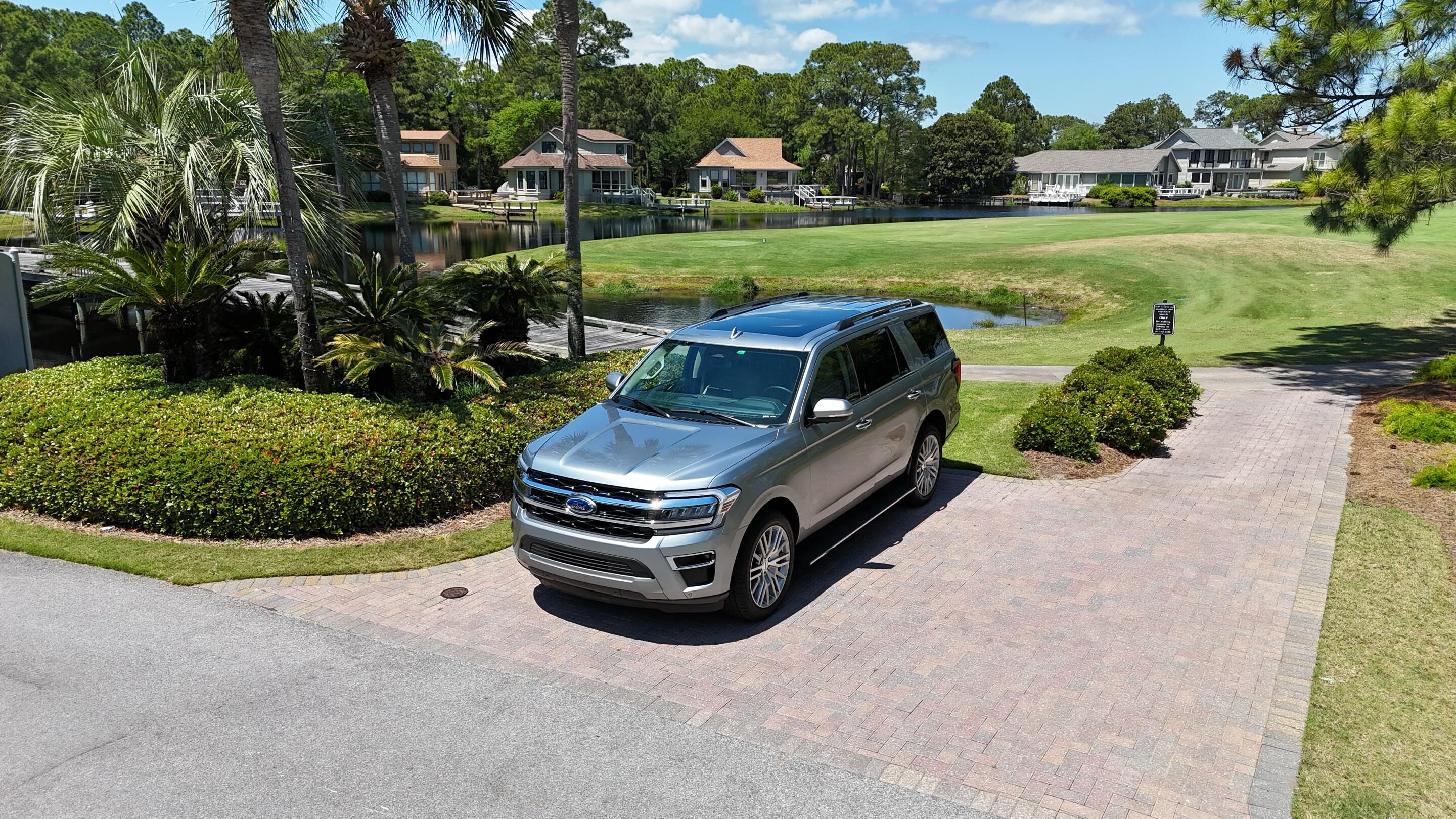 Ford Expedition 2024 in SANTA RSA BCH, FL
