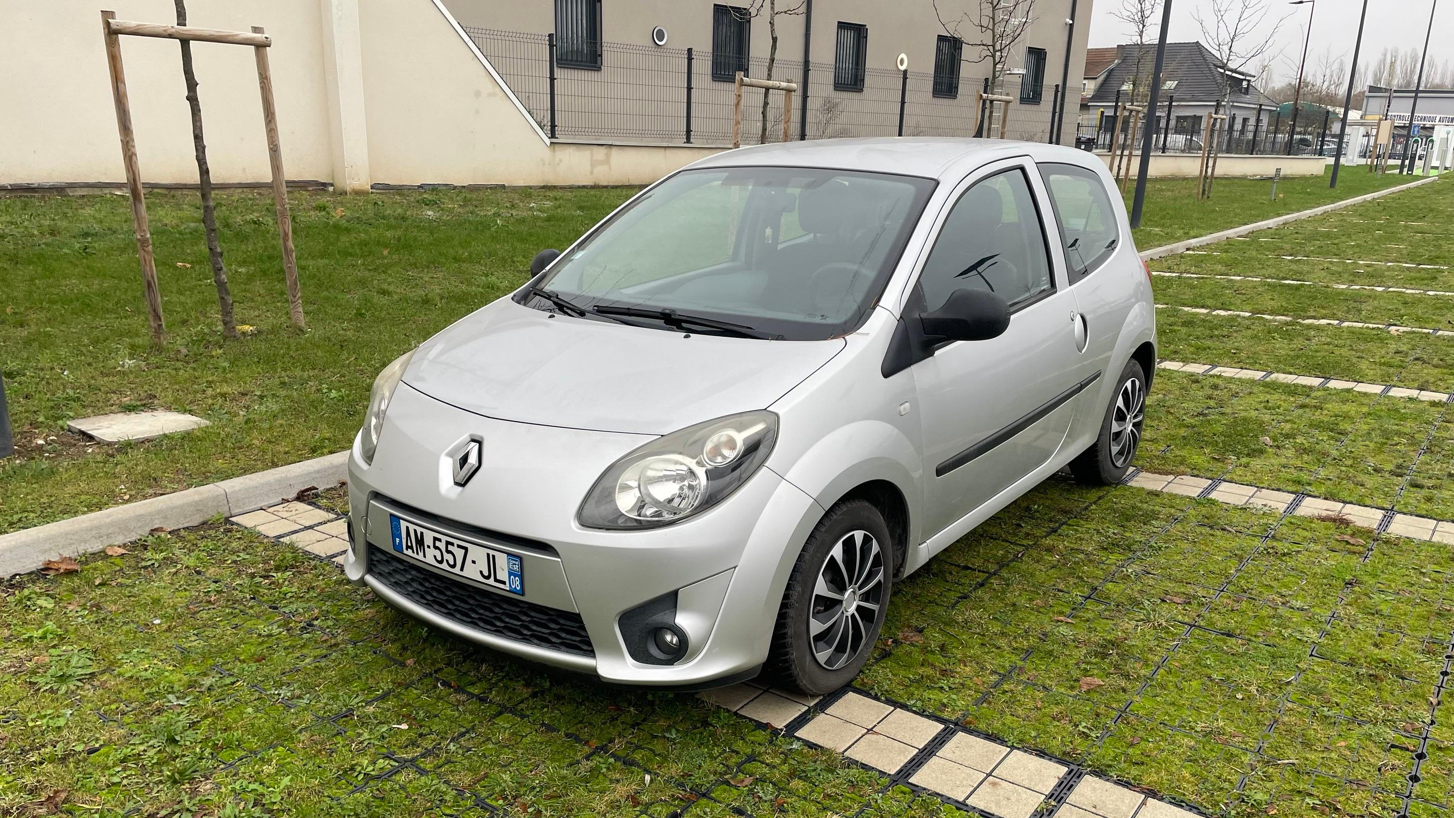Renault TWINGO II 2010 à Metz