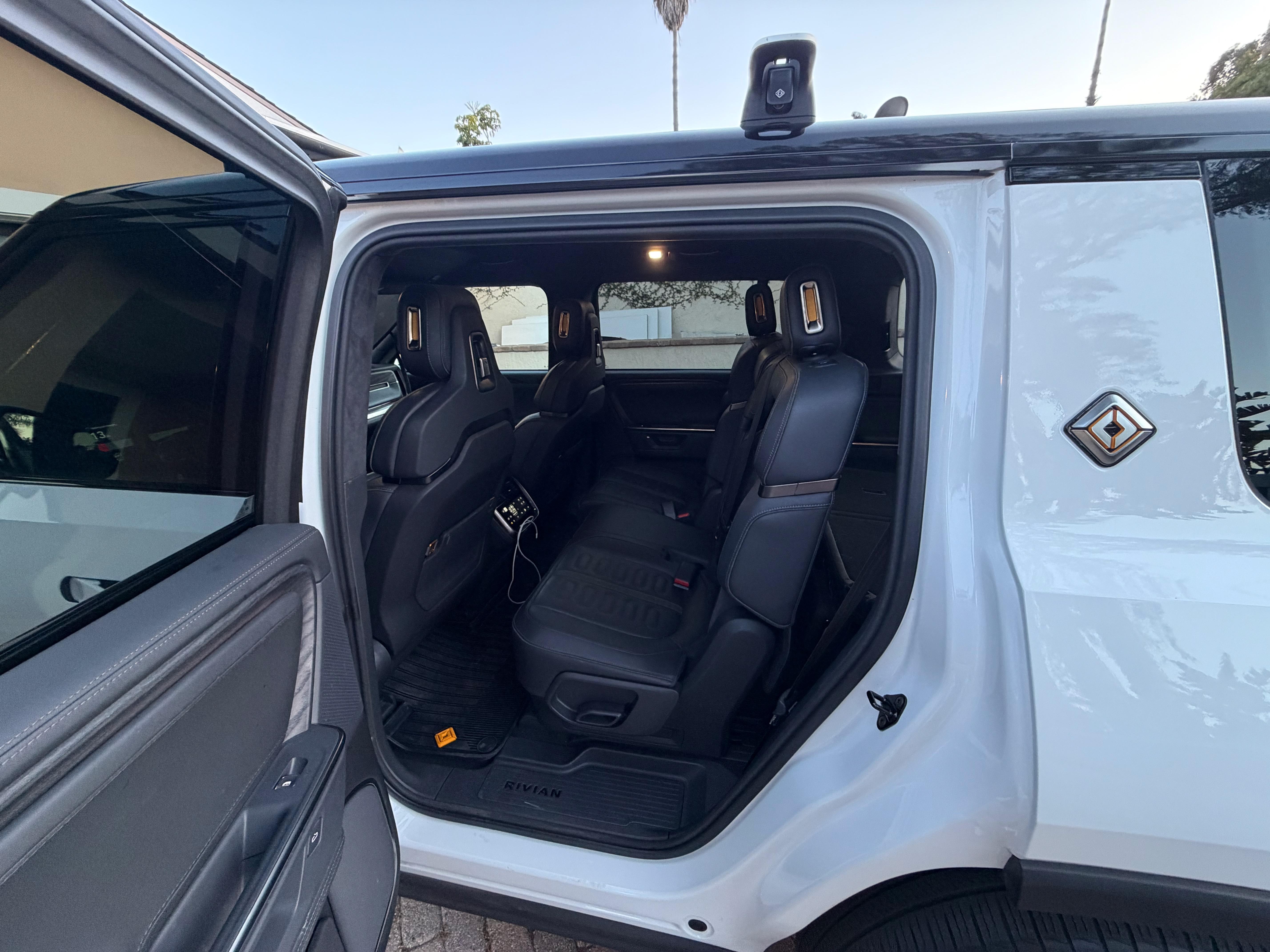 Rivian R1S 2025 in 