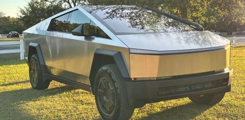 Tesla Cybertruck 2025