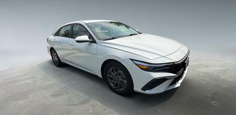Hyundai Elantra 2024