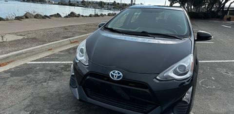 Toyota Prius c 2016