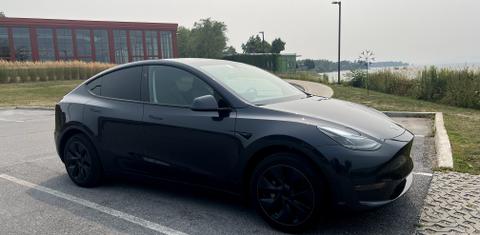 Tesla Model Y 2024