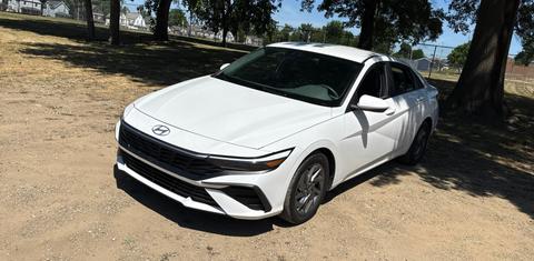 Hyundai Elantra 2024
