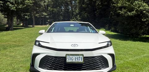 Toyota Camry Hybrid 2026