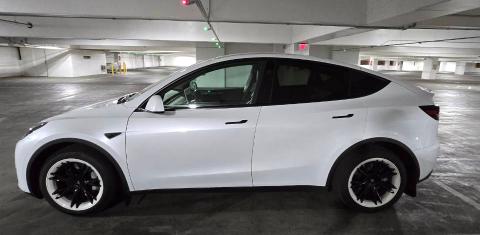 Tesla Model Y 2024