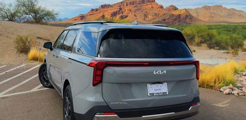 Kia Carnival Hybrid 2026