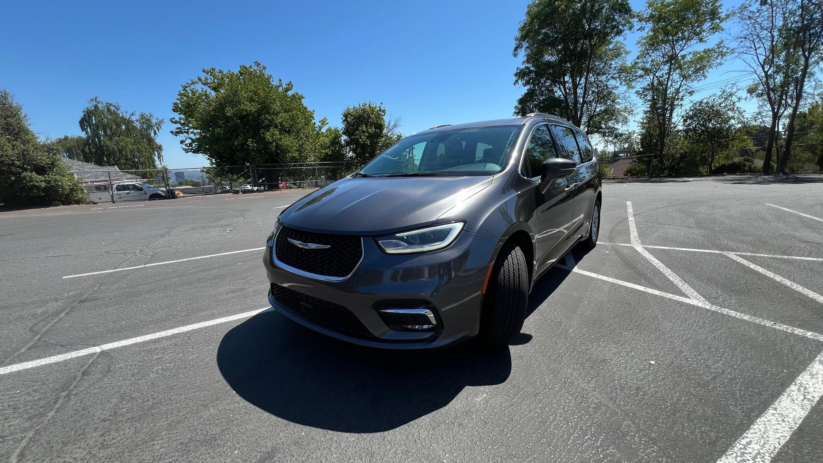 Chrysler Pacifica 2022 in Castro Valley, CA