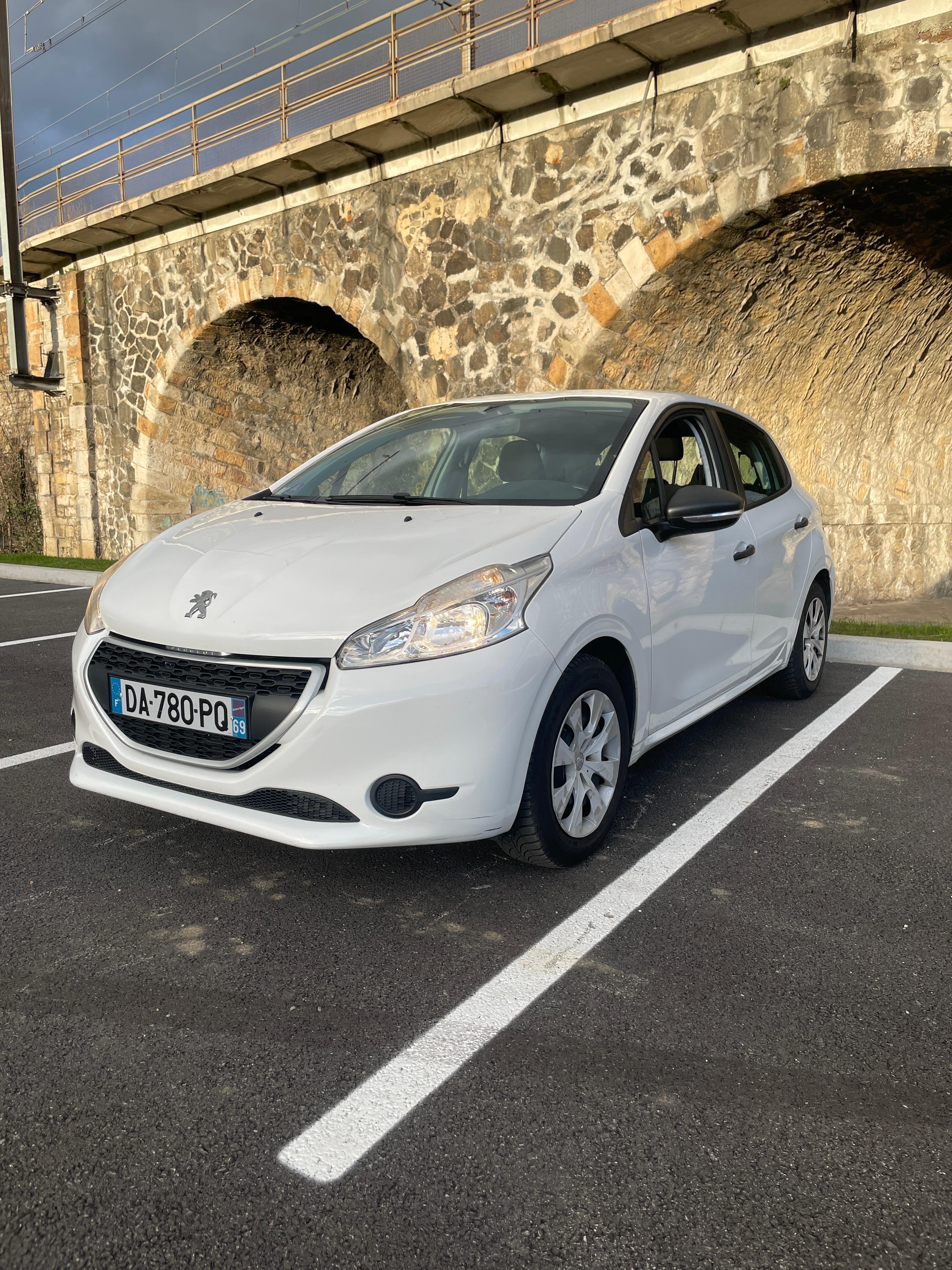 Peugeot 208 2013 in La Frette
