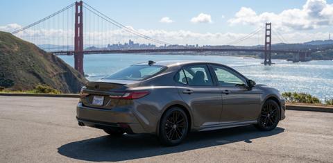 Toyota Camry Hybrid 2026