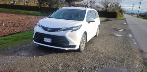 Toyota Sienna LE AWD 2026