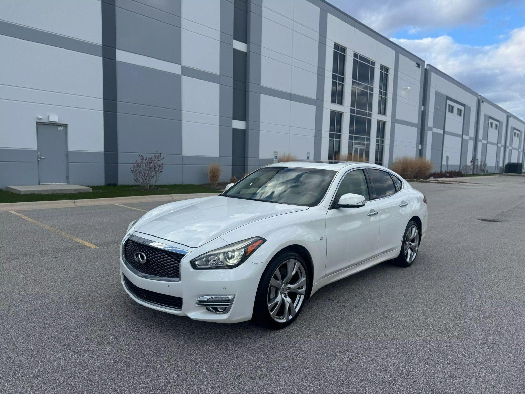 INFINITI Q70 2015 in Roselle, IL