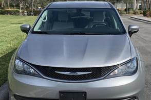 Chrysler Pacifica car