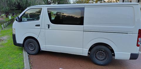 Toyota HIACE 2015