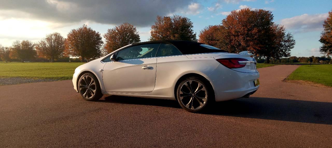 Vauxhall Cascada 2016 in London