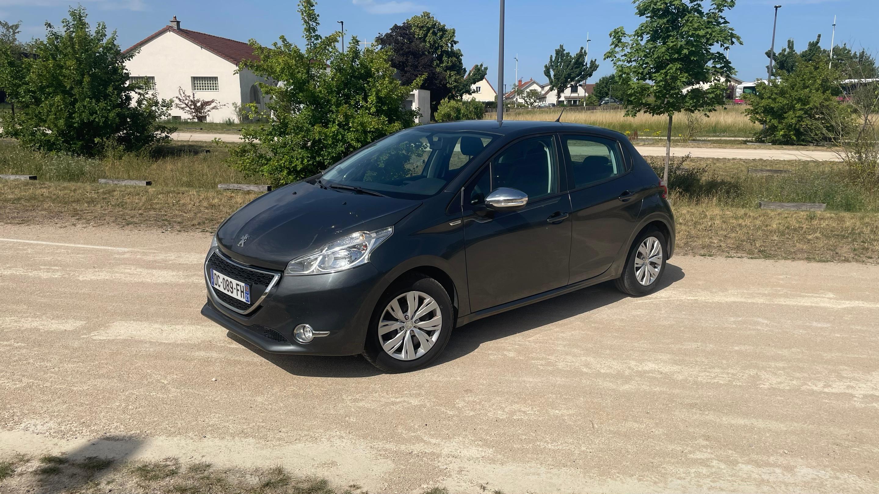 Peugeot 208 2014 in Dijon