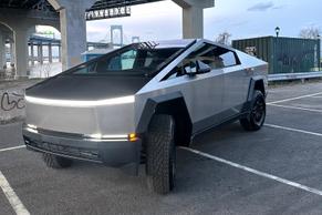 Tesla Cybertruck 2024 in Millbrae