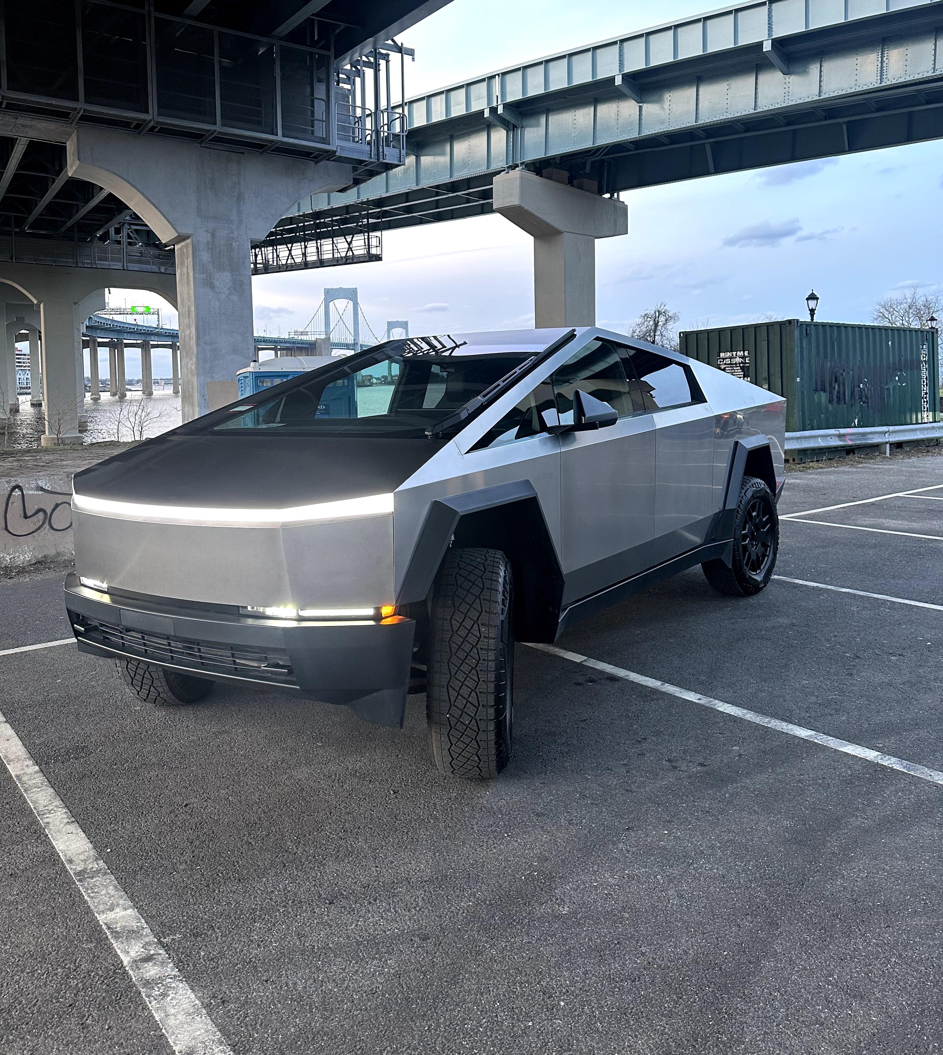 Tesla Cybertruck 2024 in Millbrae, CA