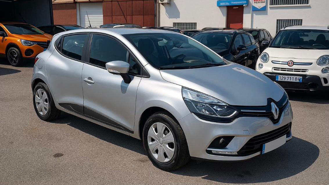 Renault CLIO IV 2014 à Vitrolles