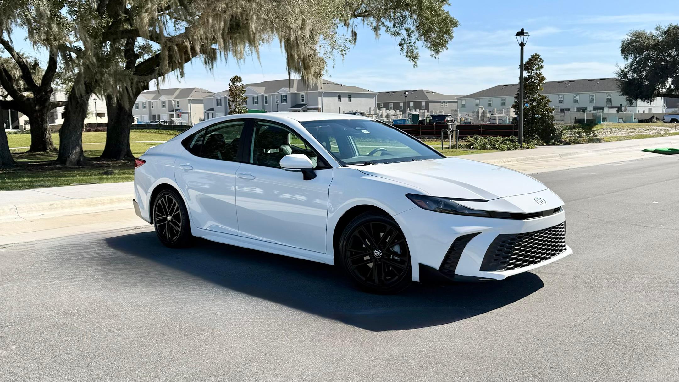 Toyota Camry Hybrid 2025 in Orlando, FL