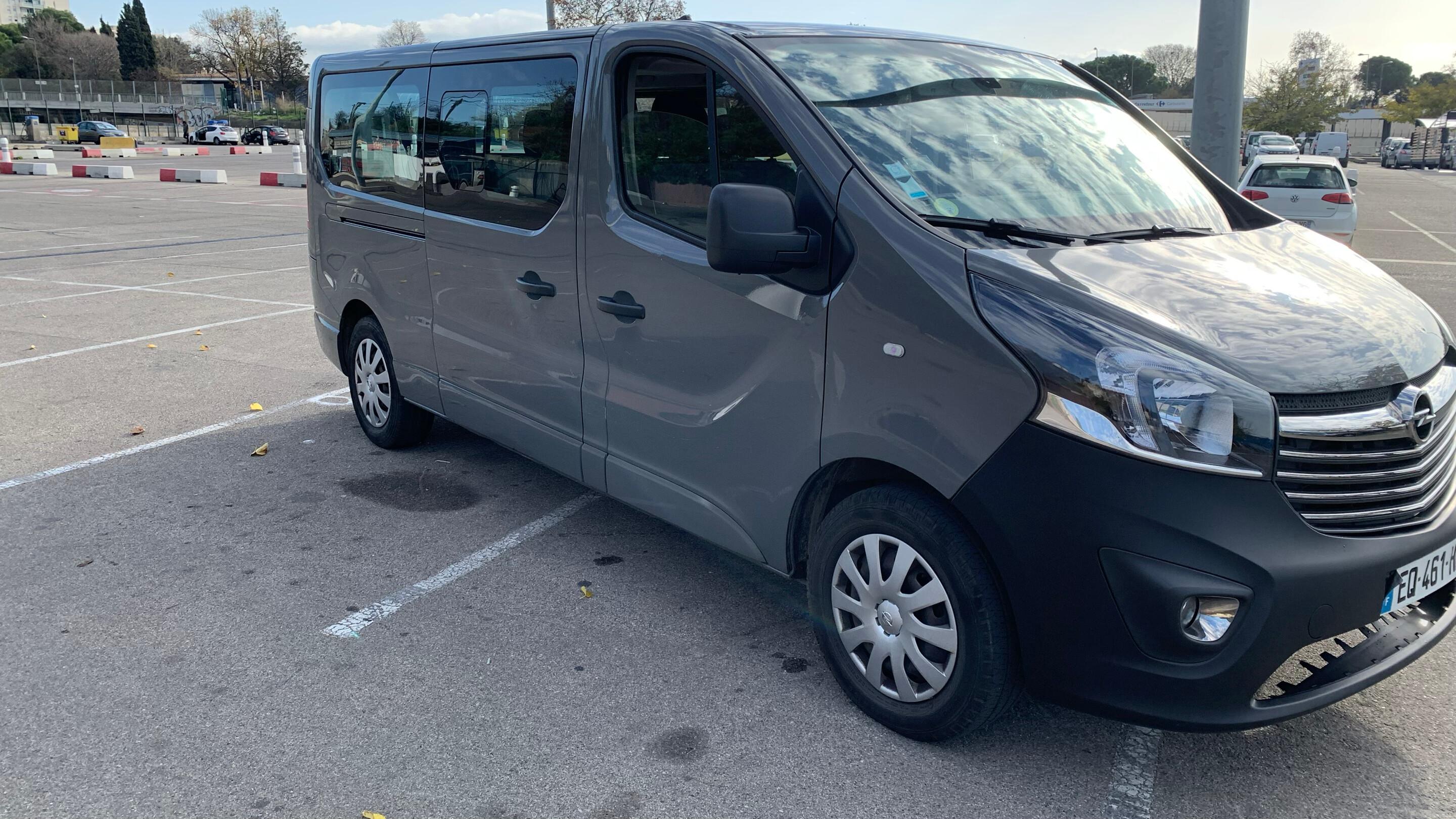 Opel VIVARO 2017 à Marseille