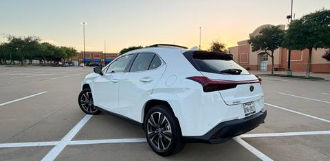Lexus UX 2026