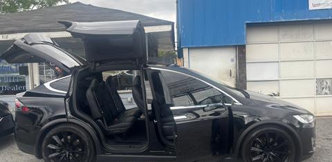 Tesla Model X 2020