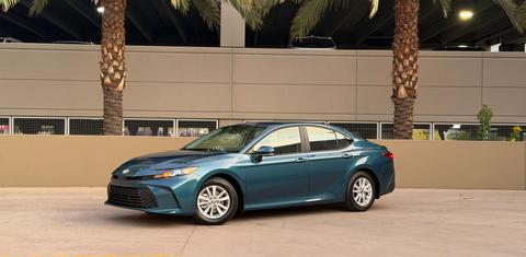 Toyota Camry Hybrid 2026