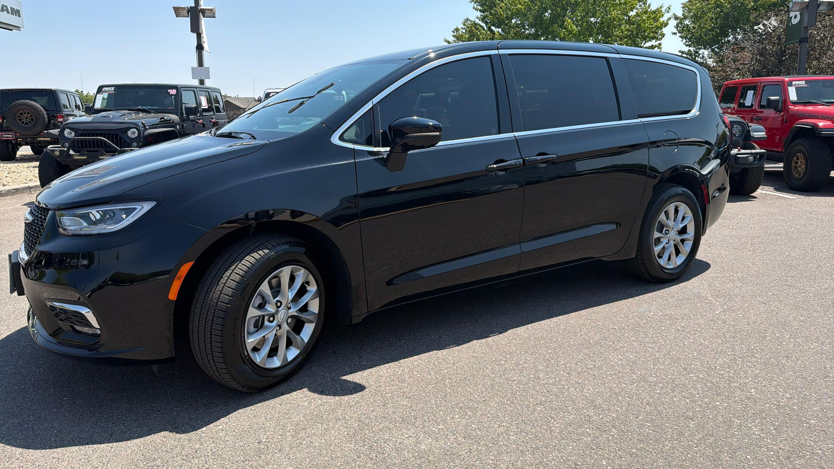 Chrysler Pacifica 2026 in Denver, CO