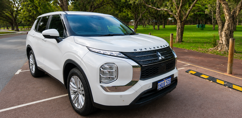Mitsubishi OUTLANDER 2023