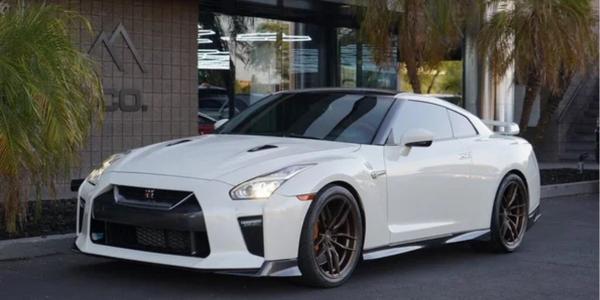 日産　NISSAN　R35GT-R 2018 Nissan GT-R Premium Test Drive Review: Godzilla's Creaks Can