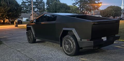 Tesla Cybertruck 2025
