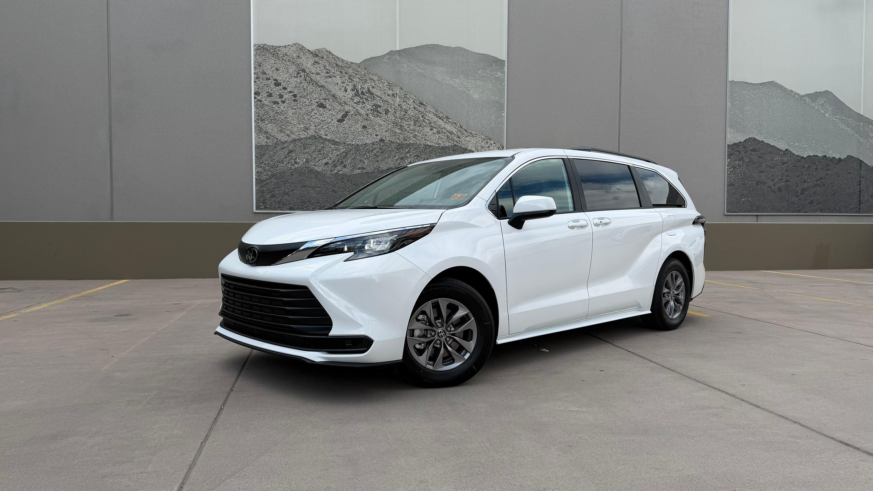Toyota Sienna 2026 in Phoenix, AZ