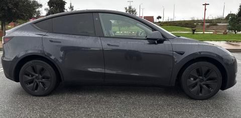 Tesla Model Y 2025