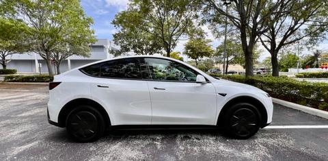 Tesla Model Y 2026