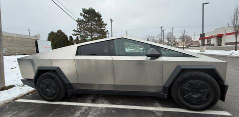 Tesla Cybertruck 2025