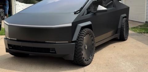 Tesla Cybertruck 2025