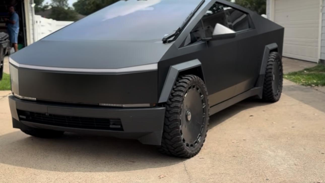 Tesla Cybertruck 2025 in Missouri City, TX