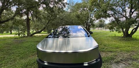 Tesla Cybertruck 2025